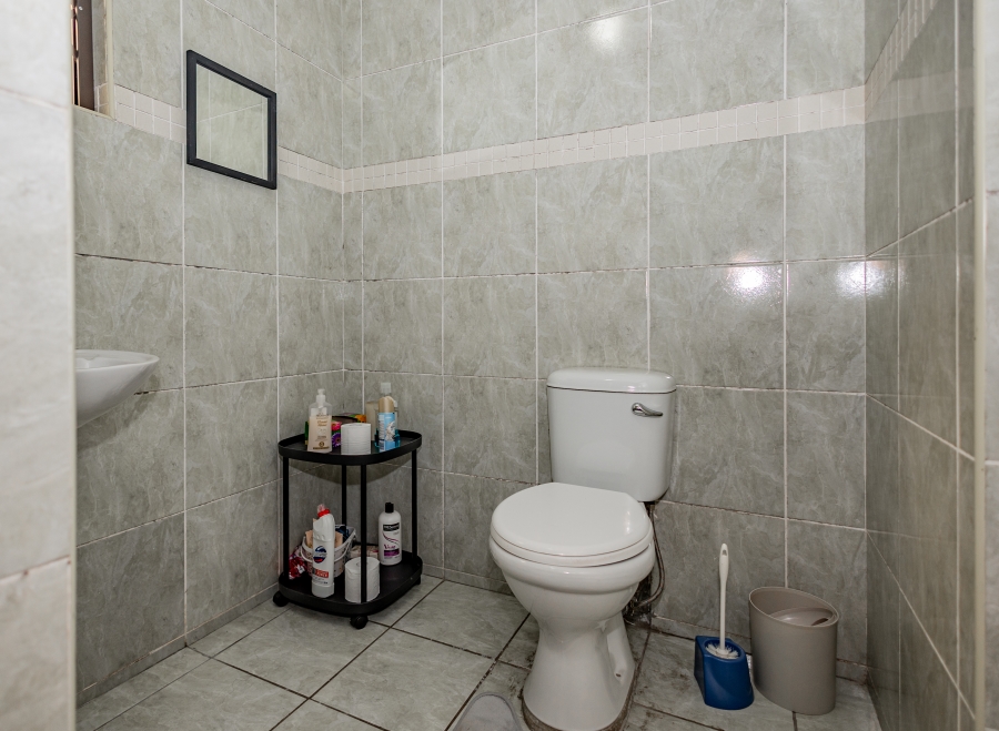 6 Bedroom Property for Sale in Sanddrift Western Cape